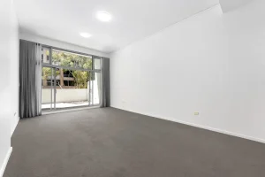 Large one bedroom with oversized study