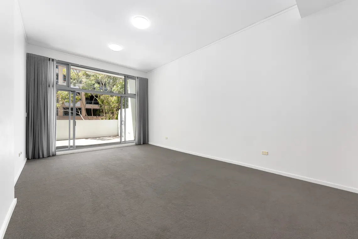 Large one bedroom with oversized study